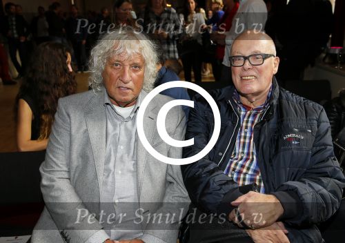 Amsterdam 28 oktober 2014
Presentatie boek Casa Rosso met Jan Otten en Rob v Hulst. Karin Bloemen reikt het eerste boek uit. Jan met zijn beste vriend Charles Geerts