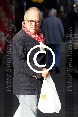 Amsterdam 1 november 2014
Joop Braakhekke doet boodschappen op de cornelis schuytstraat.