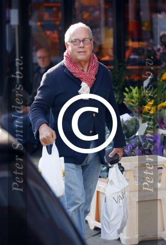 Amsterdam 1 november 2014
Joop Braakhekke doet boodschappen op de cornelis schuytstraat.