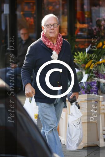 Amsterdam 1 november 2014
Joop Braakhekke doet boodschappen op de cornelis schuytstraat.