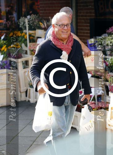 Amsterdam 1 november 2014
Joop Braakhekke doet boodschappen op de cornelis schuytstraat.