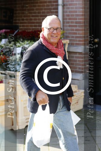 Amsterdam 1 november 2014
Joop Braakhekke doet boodschappen op de cornelis schuytstraat.