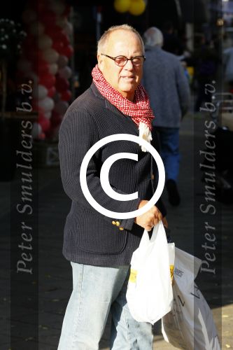 Amsterdam 1 november 2014
Joop Braakhekke doet boodschappen op de cornelis schuytstraat.