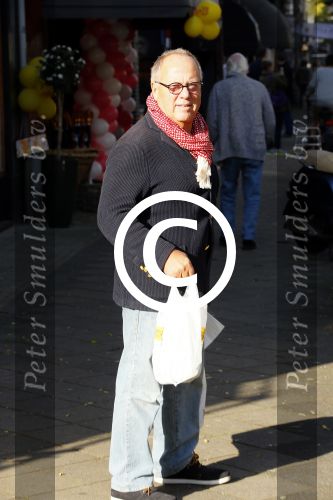 Amsterdam 1 november 2014
Joop Braakhekke doet boodschappen op de cornelis schuytstraat.