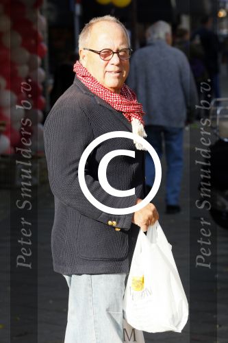 Amsterdam 1 november 2014
Joop Braakhekke doet boodschappen op de cornelis schuytstraat.