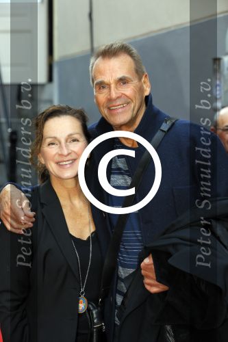Amsterdam 28 oktober 2014
Presentatie boek Casa Rosso met Jan Otten en Rob v Hulst. Karin Bloemen reikt het eerste boek uit. Joop Oonk met vrouw