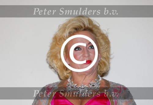 Amsterdam 28 oktober 2014
Presentatie boek Casa Rosso met Jan Otten en Rob v Hulst. Karin Bloemen reikt het eerste boek uit.