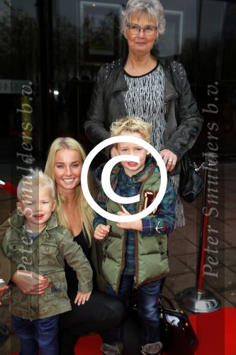 Utrecht 25 oktober 2014
Premiere Woezel en Pip in het beatrixtheater. Kim Stekelenburg met moeder en kinderen