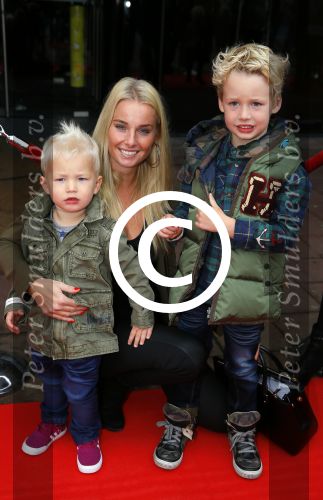 Utrecht 25 oktober 2014
Premiere Woezel en Pip in het beatrixtheater. Kim Stekelenburg met moeder en kinderen