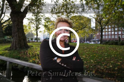 Amsterdam 27 oktober 2014
Presentatie nieuwe castleden Naast Freek Bartels en Bill van Dijk zijn ook Tony Neef (Sonneveld), Mariska van Kolck (Conny Stuart) en Cindy Bell (de lifter) te zien in Sonneveld. Albert Verlinde is de producent.