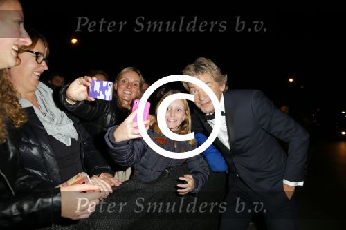 Hilversum 27 oktober 2014
Premiere film pak van mijn hart van Kees v Nieuwkerk. Matthijs v Nieuwkerk met zijn dochter Jet