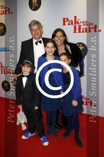 Hilversum 27 oktober 2014
Premiere film pak van mijn hart van Kees v Nieuwkerk.
Nathan Meeter met familie