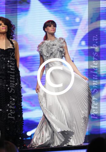 Hilversum 27 oktober 2014
Finale Hollands next top model 2014 HNTM in studio 21 gepresenteerd door Anouk Smulders en Fred v Leer.Finalisten zijn Nicky Opheij Sanne Aisha en Debbie Dhillon. In de jury zitten Freek Koster May Britt Mobach en Dirk Kikstra.