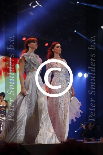 Hilversum 27 oktober 2014
Finale Hollands next top model 2014 HNTM in studio 21 gepresenteerd door Anouk Smulders en Fred v Leer.Finalisten zijn Nicky Opheij Sanne Aisha en Debbie Dhillon. In de jury zitten Freek Koster May Britt Mobach en Dirk Kikstra.