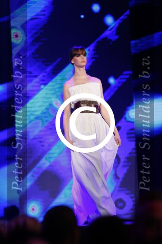 Hilversum 27 oktober 2014
Finale Hollands next top model 2014 HNTM in studio 21 gepresenteerd door Anouk Smulders en Fred v Leer.Finalisten zijn Nicky Opheij Sanne Aisha en Debbie Dhillon. In de jury zitten Freek Koster May Britt Mobach en Dirk Kikstra.