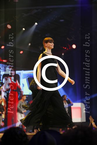 Hilversum 27 oktober 2014
Finale Hollands next top model 2014 HNTM in studio 21 gepresenteerd door Anouk Smulders en Fred v Leer.Finalisten zijn Nicky Opheij Sanne Aisha en Debbie Dhillon. In de jury zitten Freek Koster May Britt Mobach en Dirk Kikstra.