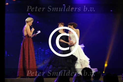 Hilversum 27 oktober 2014
Finale Hollands next top model 2014 HNTM in studio 21 gepresenteerd door Anouk Smulders en Fred v Leer.Finalisten zijn Nicky Opheij Sanne Aisha en Debbie Dhillon. In de jury zitten Freek Koster May Britt Mobach en Dirk Kikstra.