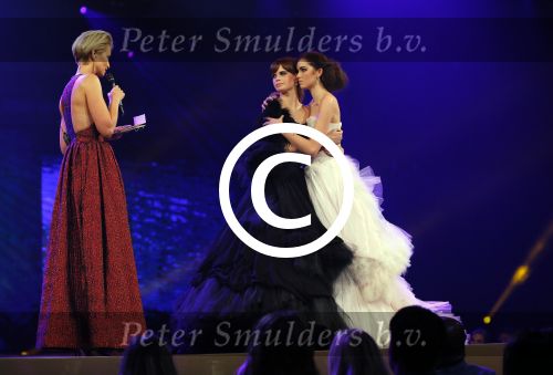 Hilversum 27 oktober 2014
Finale Hollands next top model 2014 HNTM in studio 21 gepresenteerd door Anouk Smulders en Fred v Leer.Finalisten zijn Nicky Opheij Sanne Aisha en Debbie Dhillon. In de jury zitten Freek Koster May Britt Mobach en Dirk Kikstra.