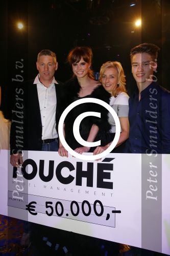 Hilversum 27 oktober 2014
Finale Hollands next top model 2014 HNTM in studio 21 gepresenteerd door Anouk Smulders en Fred v Leer.Finalisten zijn Nicky Opheij Sanne Aisha en Debbie Dhillon. In de jury zitten Freek Koster May Britt Mobach en Dirk Kikstra.