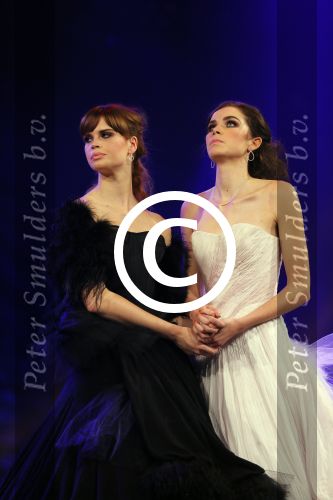 Hilversum 27 oktober 2014
Finale Hollands next top model 2014 HNTM in studio 21 gepresenteerd door Anouk Smulders en Fred v Leer.Finalisten zijn Nicky Opheij Sanne Aisha en Debbie Dhillon. In de jury zitten Freek Koster May Britt Mobach en Dirk Kikstra.