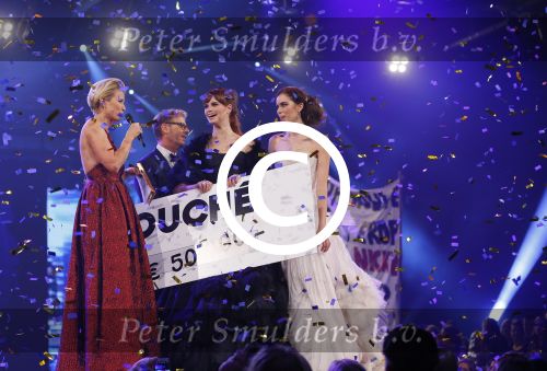 Hilversum 27 oktober 2014
Finale Hollands next top model 2014 HNTM in studio 21 gepresenteerd door Anouk Smulders en Fred v Leer.Finalisten zijn Nicky Opheij Sanne Aisha en Debbie Dhillon. In de jury zitten Freek Koster May Britt Mobach en Dirk Kikstra.