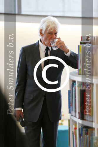 Amsterdam 4 november 2014
Presentatie sinterklaasboeken in de bibliotheek van Amsterdam. Aanwezig zijn Albert Verlinde Winston Gerschtanowitz Andre Kuipers en Paul v Vliet.