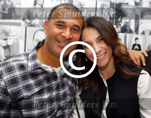 Blaricum 24 oktober 2014
Ruud Gullit met zijn vriendin Maggie Jimenez in Blaricum bij Gordon op de koffie.