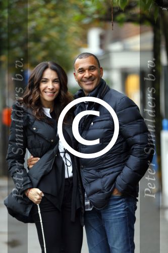 Blaricum 24 oktober 2014
Ruud Gullit met zijn vriendin Maggie Jimenez in Blaricum