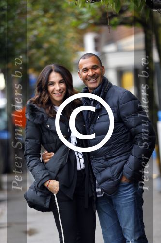 Blaricum 24 oktober 2014
Ruud Gullit met zijn vriendin Maggie Jimenez in Blaricum