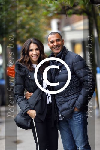 Blaricum 24 oktober 2014
Ruud Gullit met zijn vriendin Maggie Jimenez in Blaricum