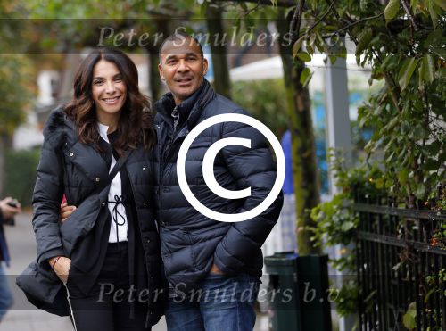 Blaricum 24 oktober 2014
Ruud Gullit met zijn vriendin Maggie Jimenez in Blaricum