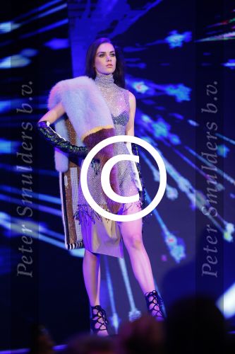 Hilversum 27 oktober 2014
Finale Hollands next top model 2014 HNTM in studio 21 gepresenteerd door Anouk Smulders en Fred v Leer.Finalisten zijn Nicky Opheij Sanne Aisha en Debbie Dhillon. In de jury zitten Freek Koster May Britt Mobach en Dirk Kikstra.