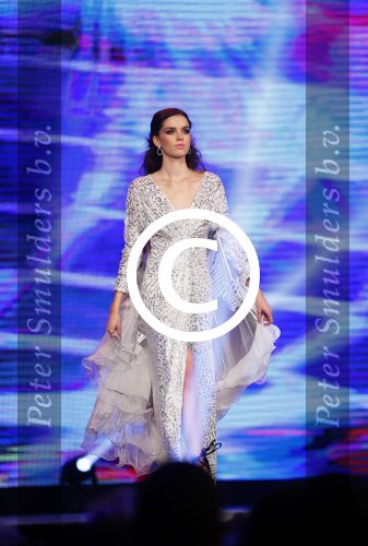 Hilversum 27 oktober 2014
Finale Hollands next top model 2014 HNTM in studio 21 gepresenteerd door Anouk Smulders en Fred v Leer.Finalisten zijn Nicky Opheij Sanne Aisha en Debbie Dhillon. In de jury zitten Freek Koster May Britt Mobach en Dirk Kikstra.