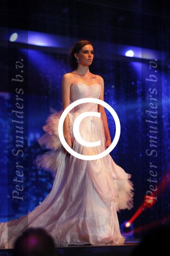 Hilversum 27 oktober 2014
Finale Hollands next top model 2014 HNTM in studio 21 gepresenteerd door Anouk Smulders en Fred v Leer.Finalisten zijn Nicky Opheij Sanne Aisha en Debbie Dhillon. In de jury zitten Freek Koster May Britt Mobach en Dirk Kikstra.