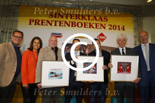 Amsterdam 4 november 2014
Presentatie sinterklaasboeken in de bibliotheek van Amsterdam. Aanwezig zijn Albert Verlinde Winston Gerschtanowitz Andre Kuipers en Paul v Vliet.
