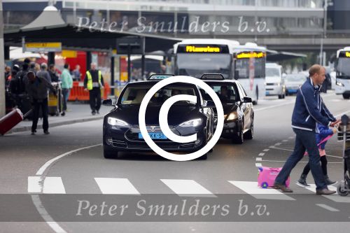 Schiphol 26 oktober 2014
Gordon vertrekt vanaf schiphol voor een reclamestunt van Kitkat naar een onbewoond eiland. Tesla taxi