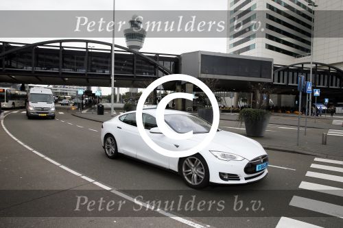 Schiphol 26 oktober 2014
Gordon vertrekt vanaf schiphol voor een reclamestunt van Kitkat naar een onbewoond eiland. Tesla Taxi