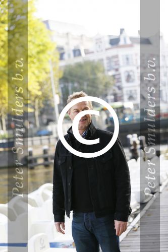 Amsterdam 27 oktober 2014
Presentatie nieuwe castleden Naast Freek Bartels en Bill van Dijk zijn ook Tony Neef (Sonneveld), Mariska van Kolck (Conny Stuart) en Cindy Bell (de lifter) te zien in Sonneveld. Albert Verlinde is de producent.