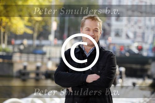 Amsterdam 27 oktober 2014
Presentatie nieuwe castleden Naast Freek Bartels en Bill van Dijk zijn ook Tony Neef (Sonneveld), Mariska van Kolck (Conny Stuart) en Cindy Bell (de lifter) te zien in Sonneveld. Albert Verlinde is de producent.
