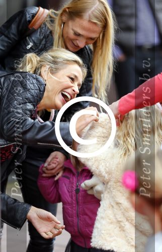 Utrecht 25 oktober 2014
Premiere Woezel en Pip in het beatrixtheater. Wendy v Dijk met dochter Lizzy en een vriendin