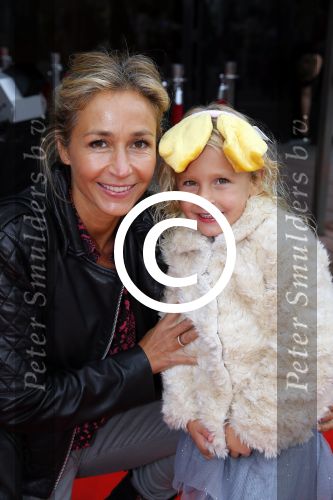 Utrecht 25 oktober 2014
Premiere Woezel en Pip in het beatrixtheater. Wendy v Dijk met dochter Lizzy en een vriendin