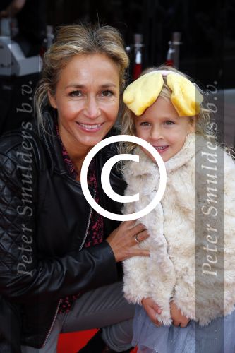 Utrecht 25 oktober 2014
Premiere Woezel en Pip in het beatrixtheater. Wendy v Dijk met dochter Lizzy en een vriendin