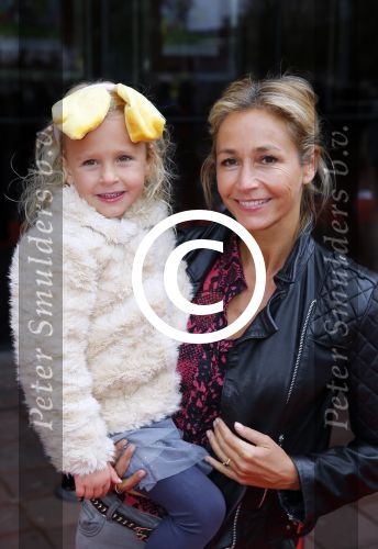 Utrecht 25 oktober 2014
Premiere Woezel en Pip in het beatrixtheater. Wendy v Dijk met dochter Lizzy en een vriendin