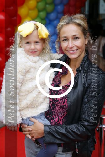 Utrecht 25 oktober 2014
Premiere Woezel en Pip in het beatrixtheater. Wendy v Dijk met dochter Lizzy en een vriendin