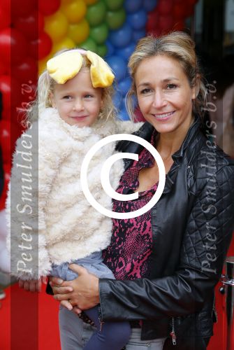 Utrecht 25 oktober 2014
Premiere Woezel en Pip in het beatrixtheater. Wendy v Dijk met dochter Lizzy en een vriendin