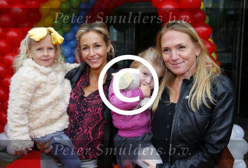 Utrecht 25 oktober 2014
Premiere Woezel en Pip in het beatrixtheater. Wendy v Dijk met dochter Lizzy en een vriendin