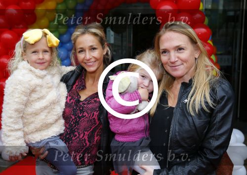 Utrecht 25 oktober 2014
Premiere Woezel en Pip in het beatrixtheater. Wendy v Dijk met dochter Lizzy en een vriendin