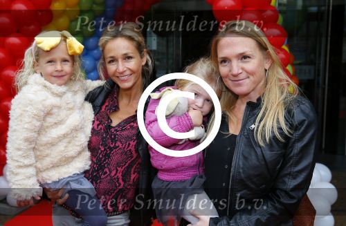 Utrecht 25 oktober 2014
Premiere Woezel en Pip in het beatrixtheater. Wendy v Dijk met dochter Lizzy en een vriendin