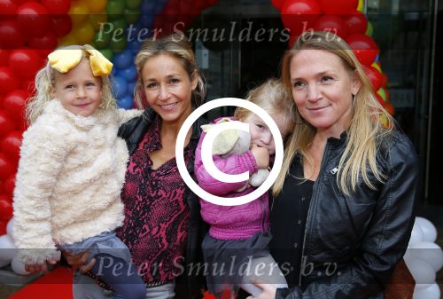 Utrecht 25 oktober 2014
Premiere Woezel en Pip in het beatrixtheater. Wendy v Dijk met dochter Lizzy en een vriendin