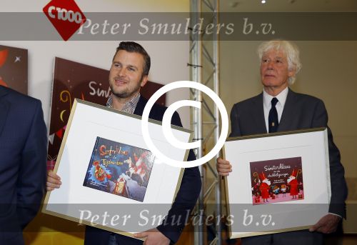 Amsterdam 4 november 2014
Presentatie sinterklaasboeken in de bibliotheek van Amsterdam. Aanwezig zijn Albert Verlinde Winston Gerschtanowitz Andre Kuipers en Paul v Vliet.